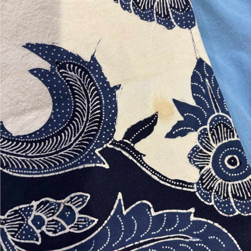 Blue and White Tablecloth - intricate design - Picture 6 of 10
